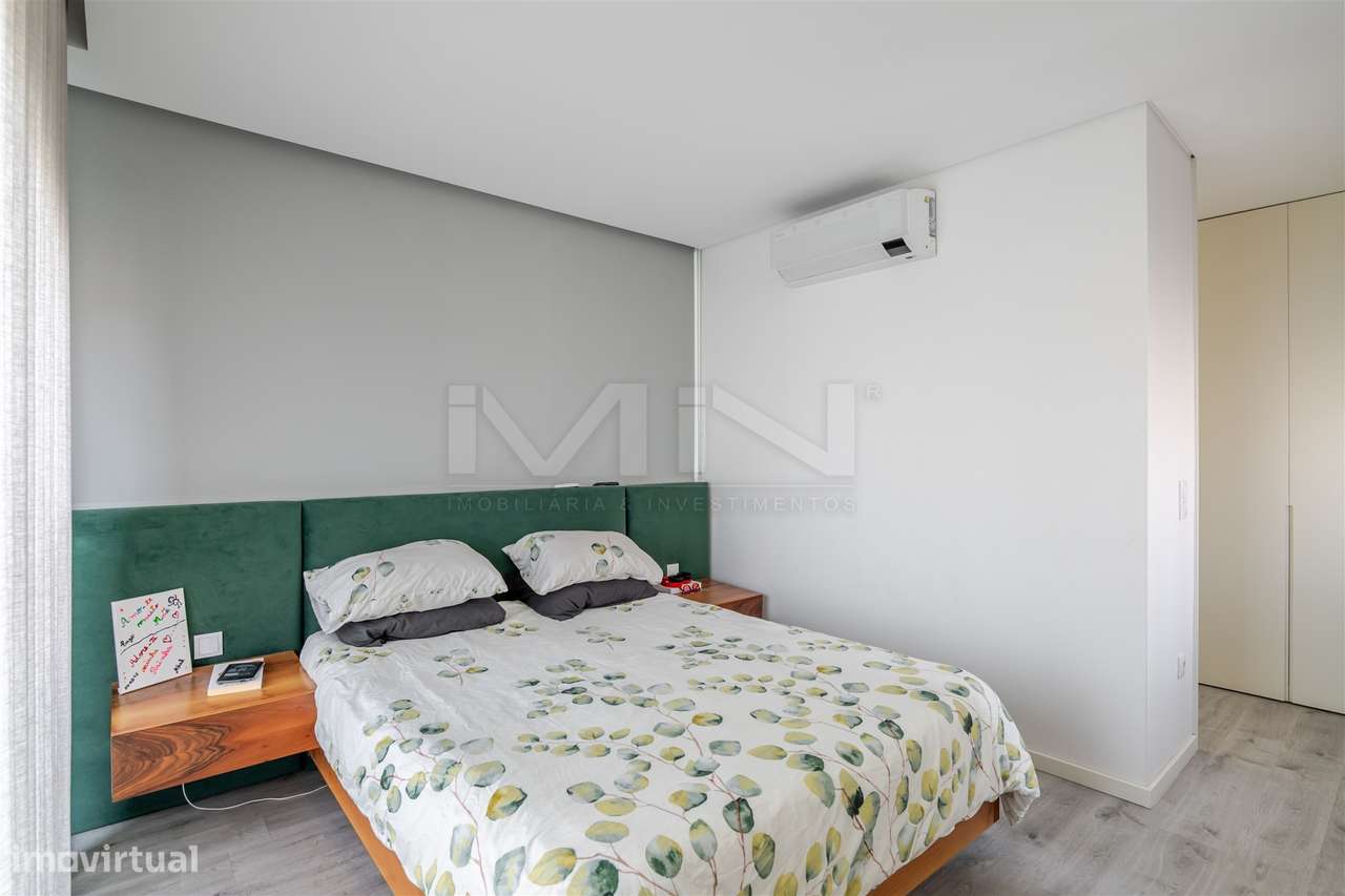 Moradia T4 de 4 Frentes: Elegância e Versatilidade a 2km do Freixo-13