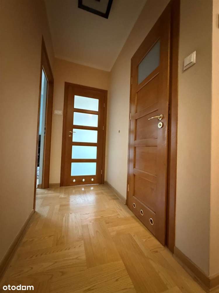 *czechów*2003 rok*3-4 pokojowe*1 pietro*-18