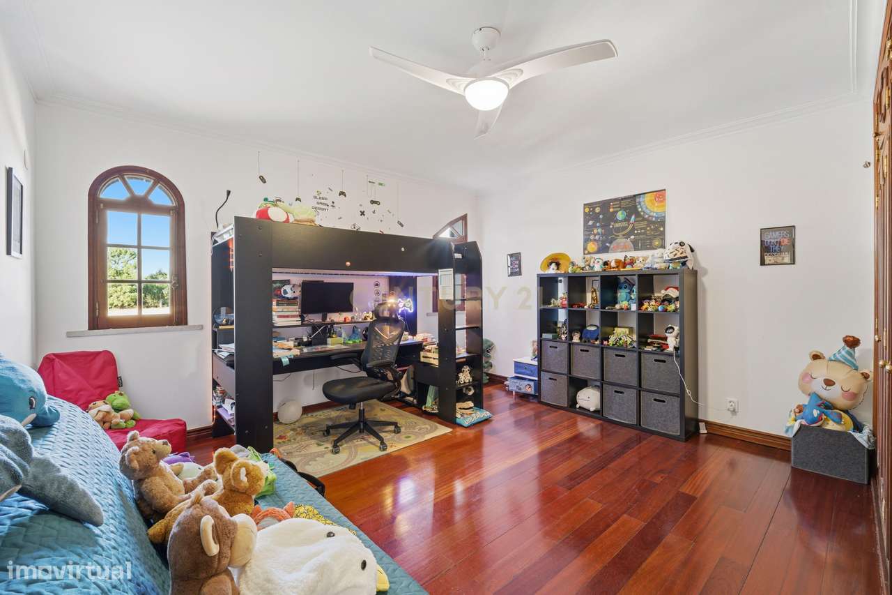 Quinta de Charme em Palmela – Renovada, Espaçosa e Pronta a Viver-23