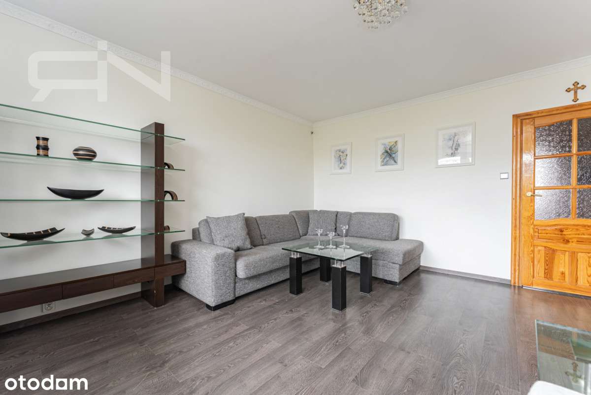 Trzy pokojowe mieszkanie w budynku z windą-4