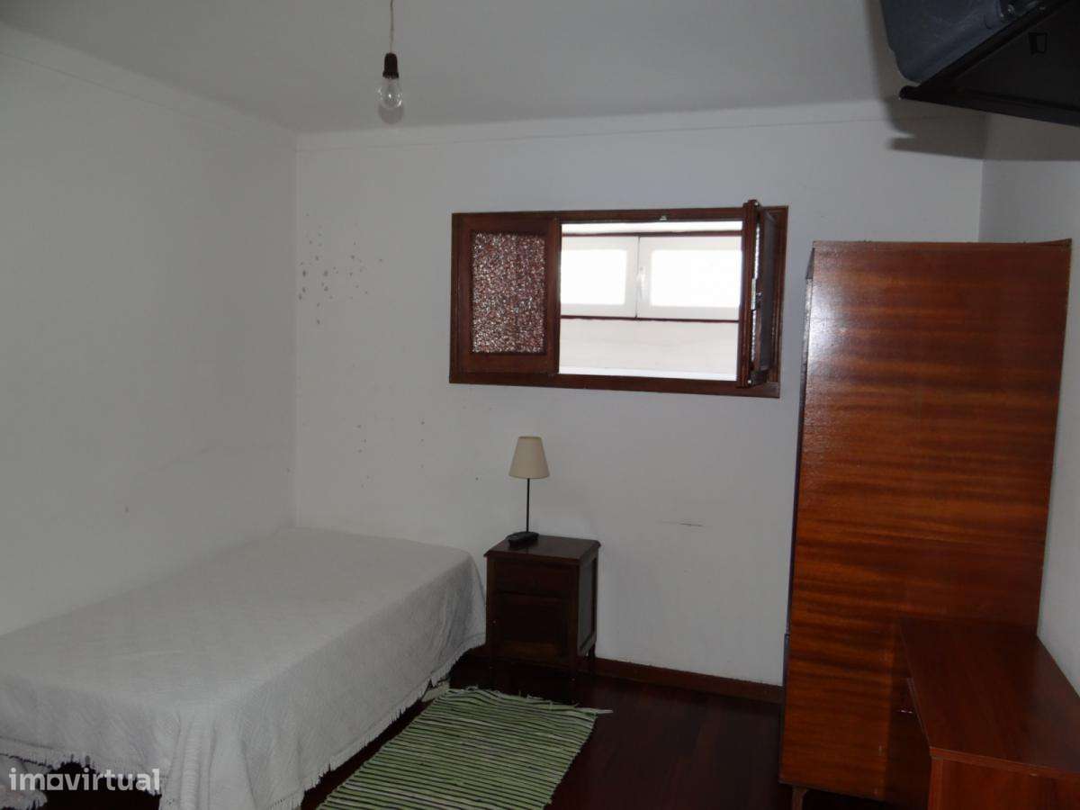 Quarto - localizado em Montes Claros Coimbra - Grande imagem: 4/8