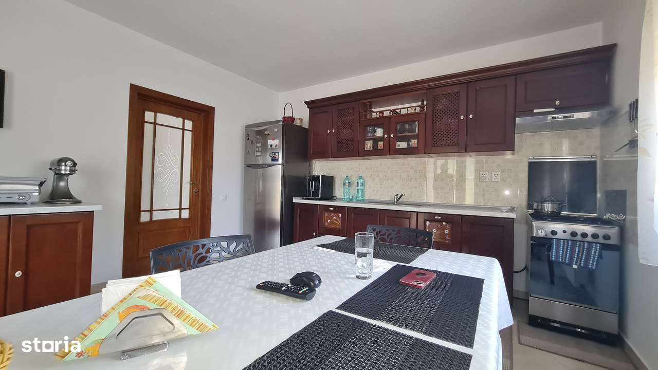 Vila impozanta in zona linistita la 15 minute de capitala!-15