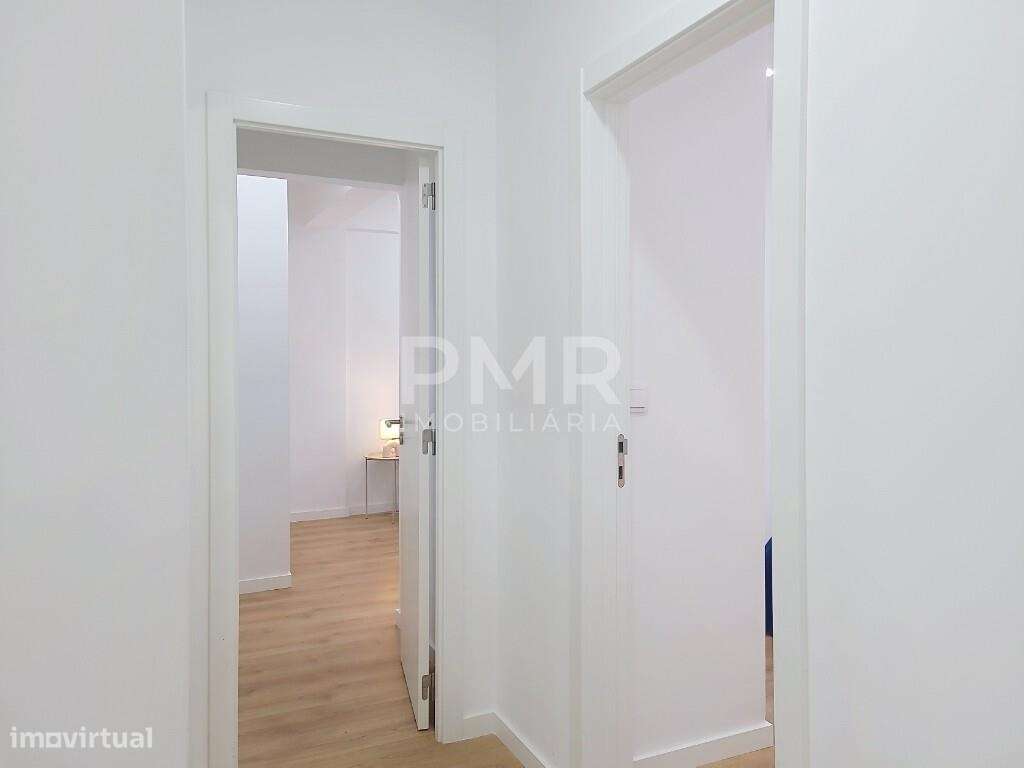 Apartamento T2 Remodelado em Benfica-13