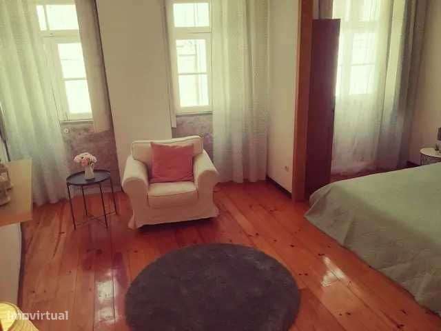 Alugo T1 Kitchnet com Mezanine - Grande imagem: 4/12