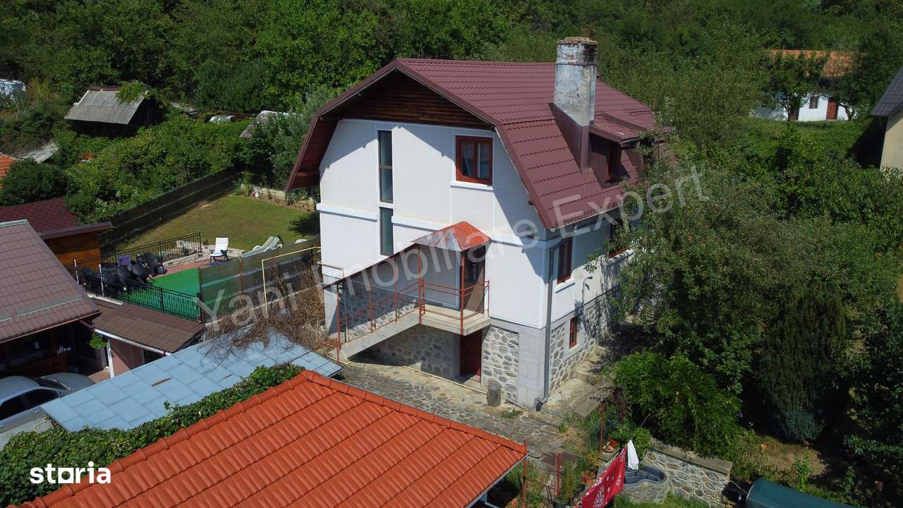 Casă de vânzare în Curtea de Argeș, zona " Vlaicu Vodă ". - Imagine principală: 2/20