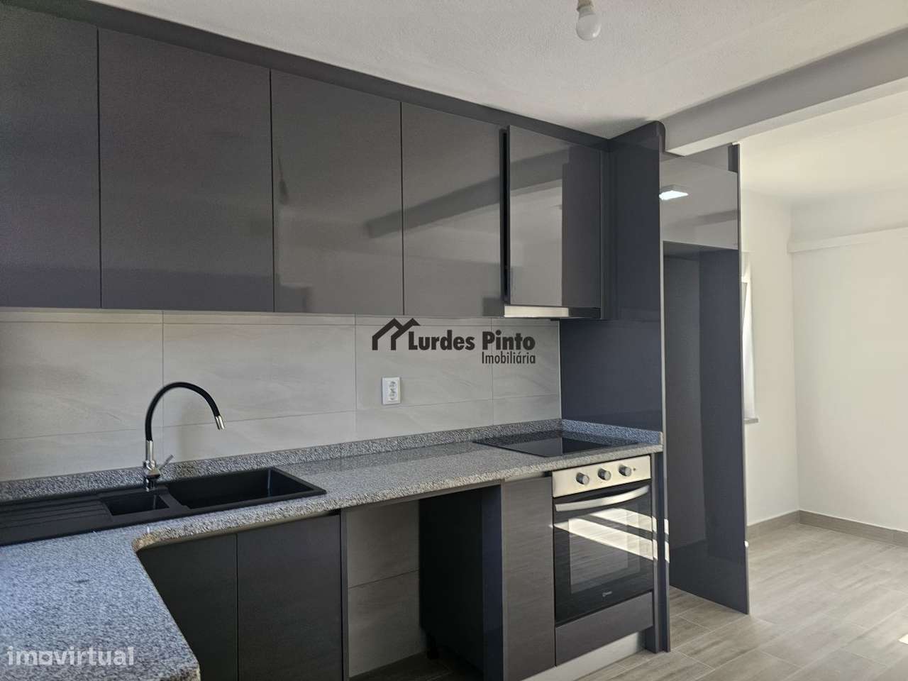 Moradia V3 remodelada - Grande imagem: 3/14