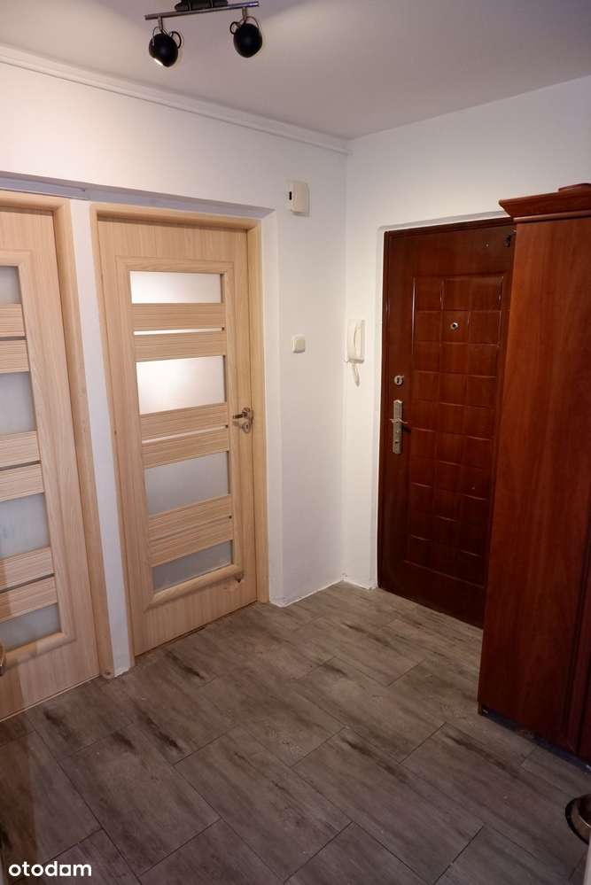 Trzypokojowe mieszkanie w bloku !!-8