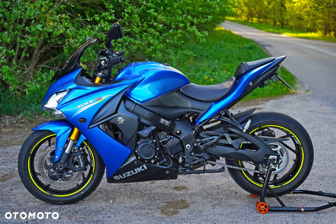 Suzuki GSX 1000 - 5