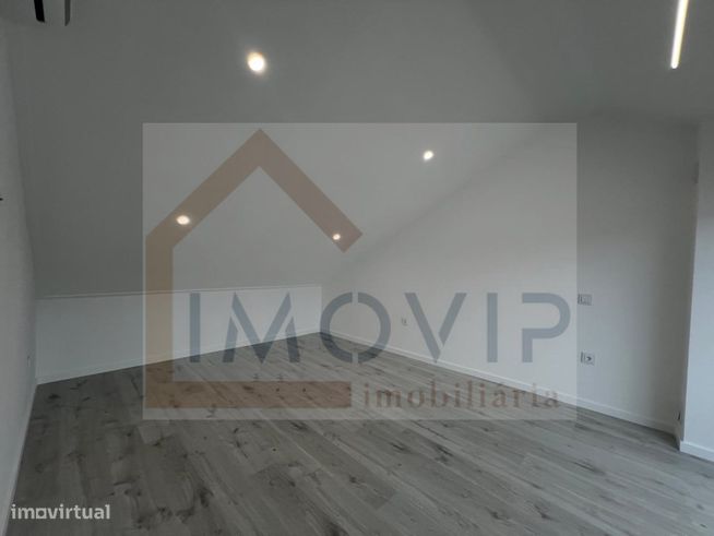 Moradia unifamiliar T3 com terraço e logradouro-4