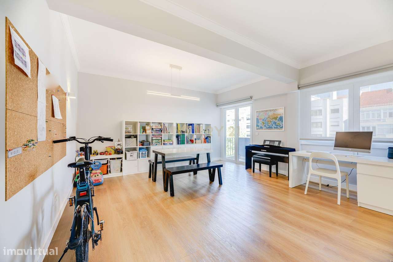 Fantástico T4 Alvalade com varandas, estacionamento e arrecadação-19