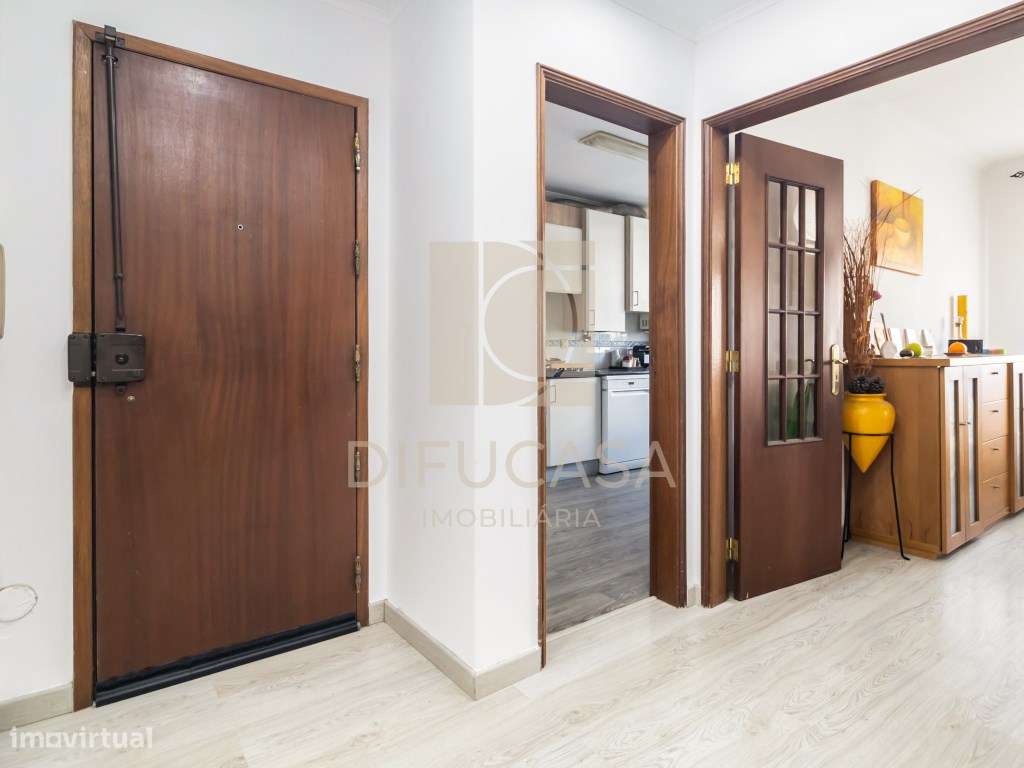 R363 APARTAMENTO T3 1º ANDAR AMORA-15