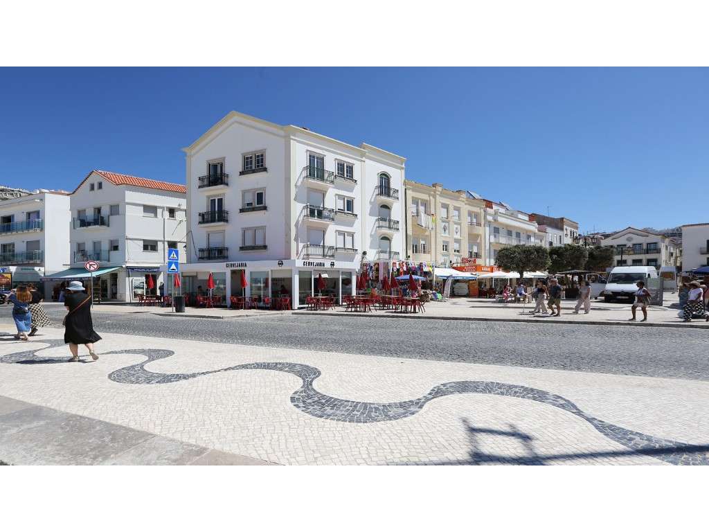 Apartamento T1 + Sotão em Primeira Linha de Mar na Nazaré-19