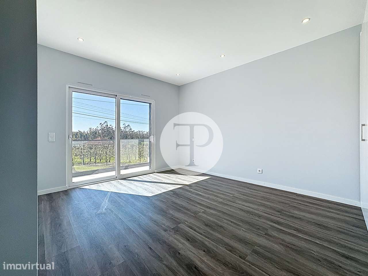 Moradia T4 com 2 suítes, piscina interior central em Alfeizerão-17