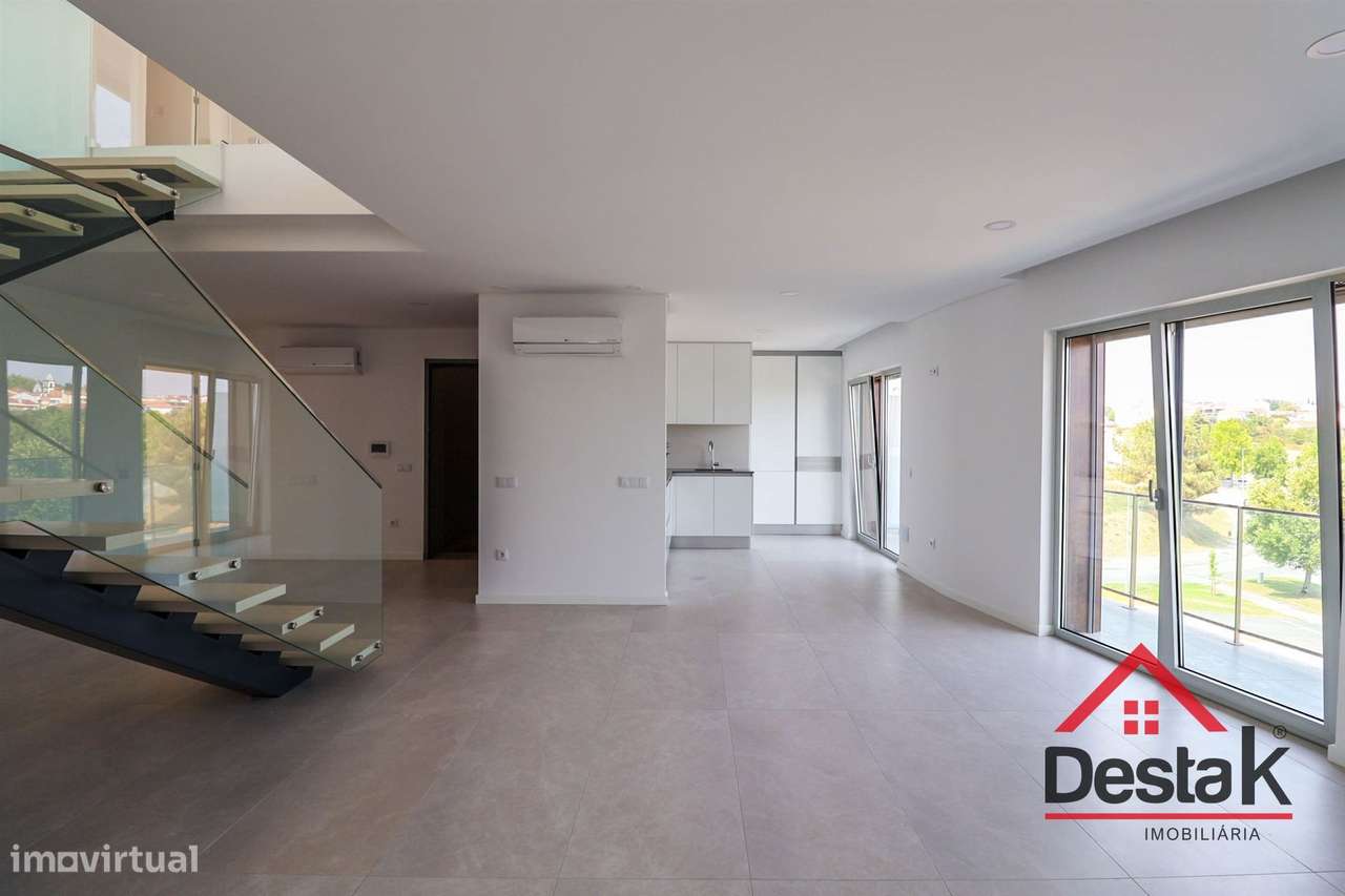 Apartamento T2+2 Duplex na Avenida da Europa - Grande imagem: 2/54