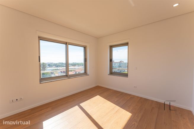 Apartamento T3 como novo, 2 lugares de garagem e 2 arrecadações, Esmor-15