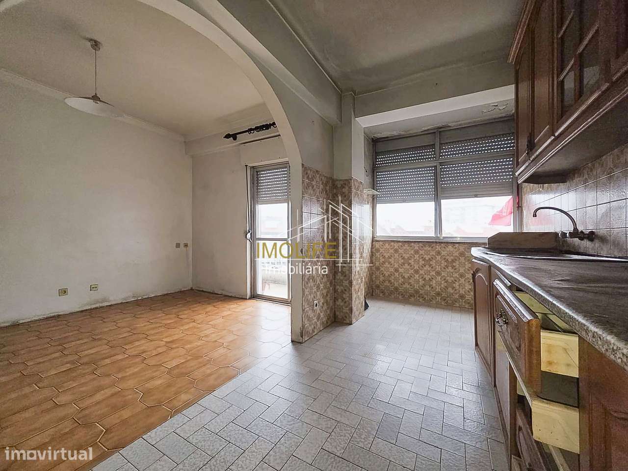 Apartamento T2 com varanda-33