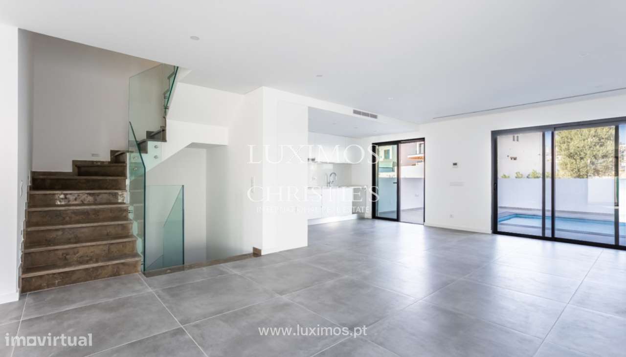 Moradia moderna V3 com piscina, para venda em Olhão, Algarve - Grande imagem: 5/26