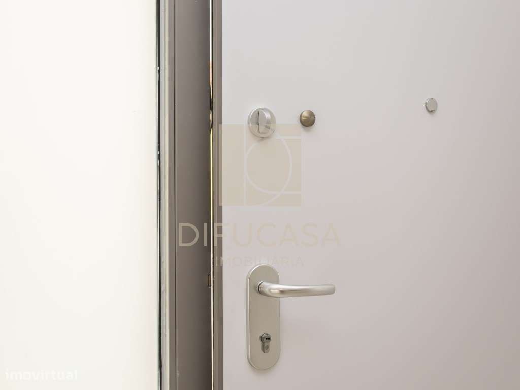 Moradia Com Garagem e Piscina Pronta a Habitar-34