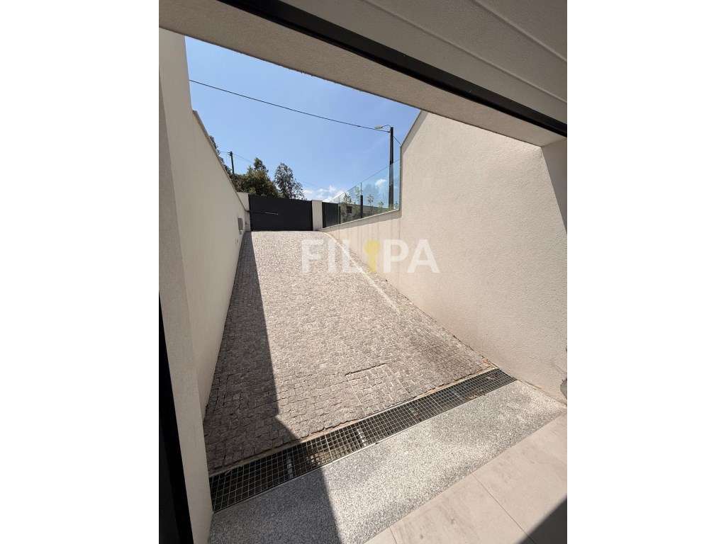 Moradia T3 Como Nova | Construção 2025 | Jardim | Garagem para 3 Ca...-29