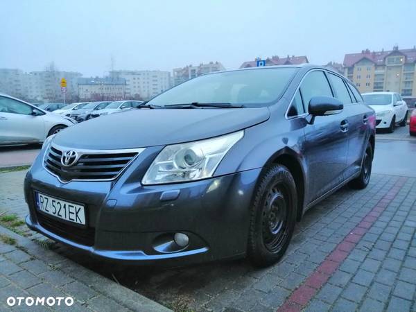 Toyota Avensis - 1