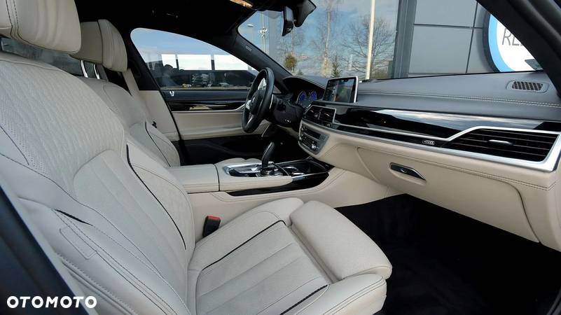 BMW Seria 7 M760Li xDrive - 15