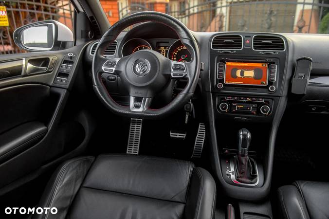 Volkswagen Golf VI 2.0 TSI GTI DSG - 26