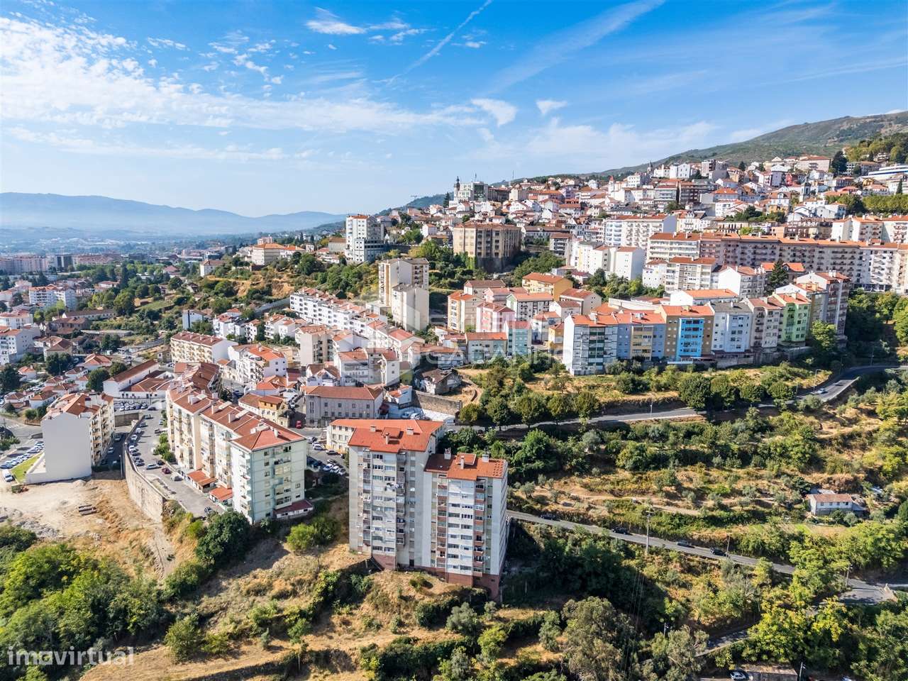 Apartamento T4 para VENDA na Calçada das Poldras, zona baixa da Covilh-30