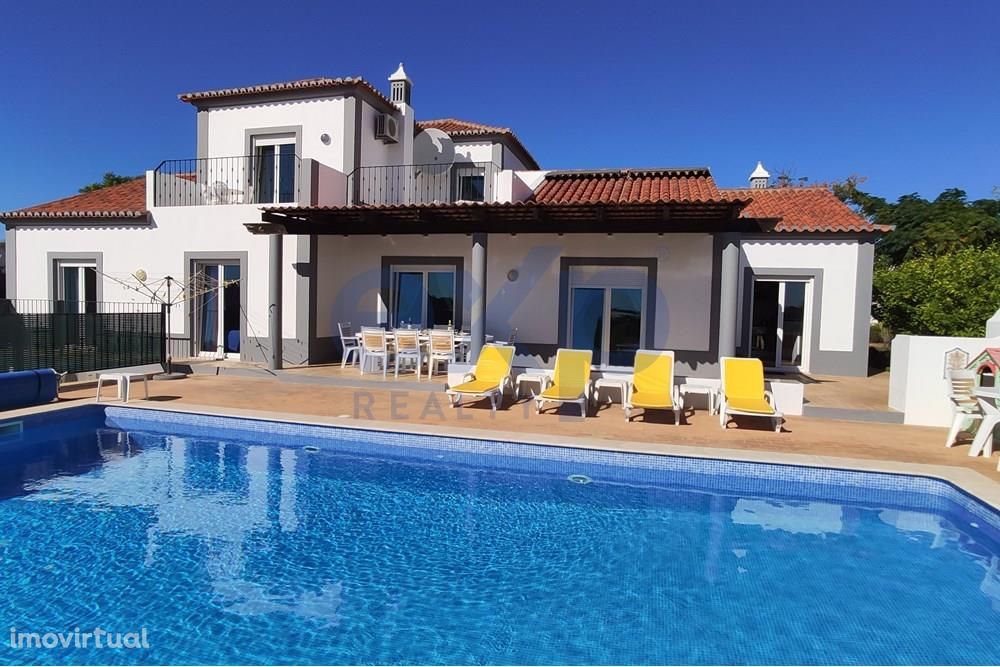 Large, comfortable villa with swimming pool and mature garden on the f