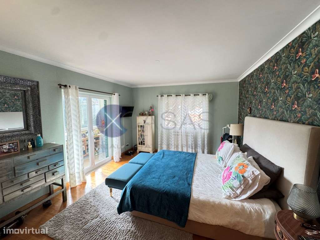 single-family residential building, with a T6 layout, comprising gr...-44