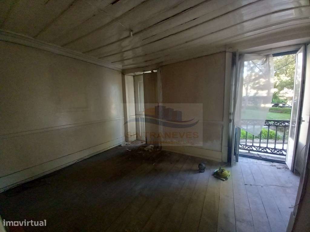 Prédio Propriedade Total, em Alcântara, Lisboa um bairro tradiciona... - Grande imagem: 2/35