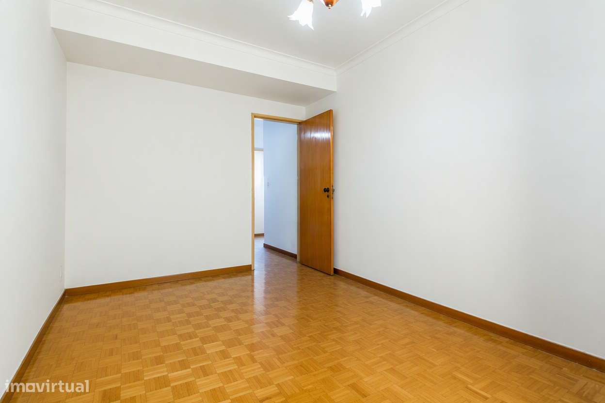 Apartamento T3 Duplex para remodelar em Alverca-26