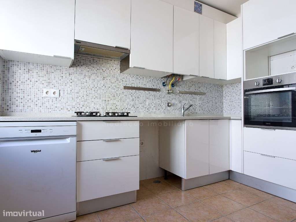 Apartamento T2 no rés-do-chão, com garagem e arrecadação, em Vila R... - Grande imagem: 3/24