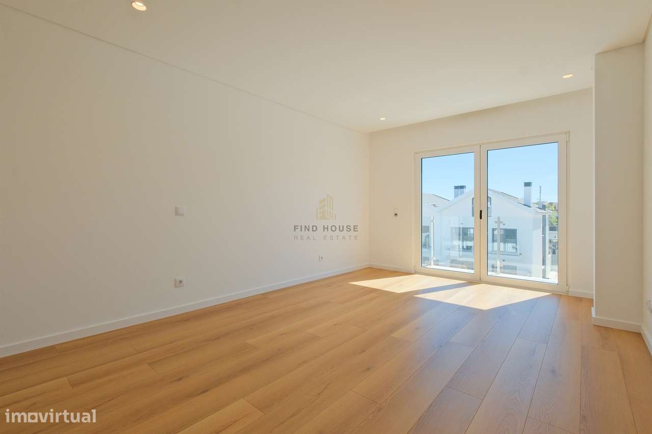 Moradia T4 de luxo em Condomínio Privado com Piscina e Jardim em São P-29