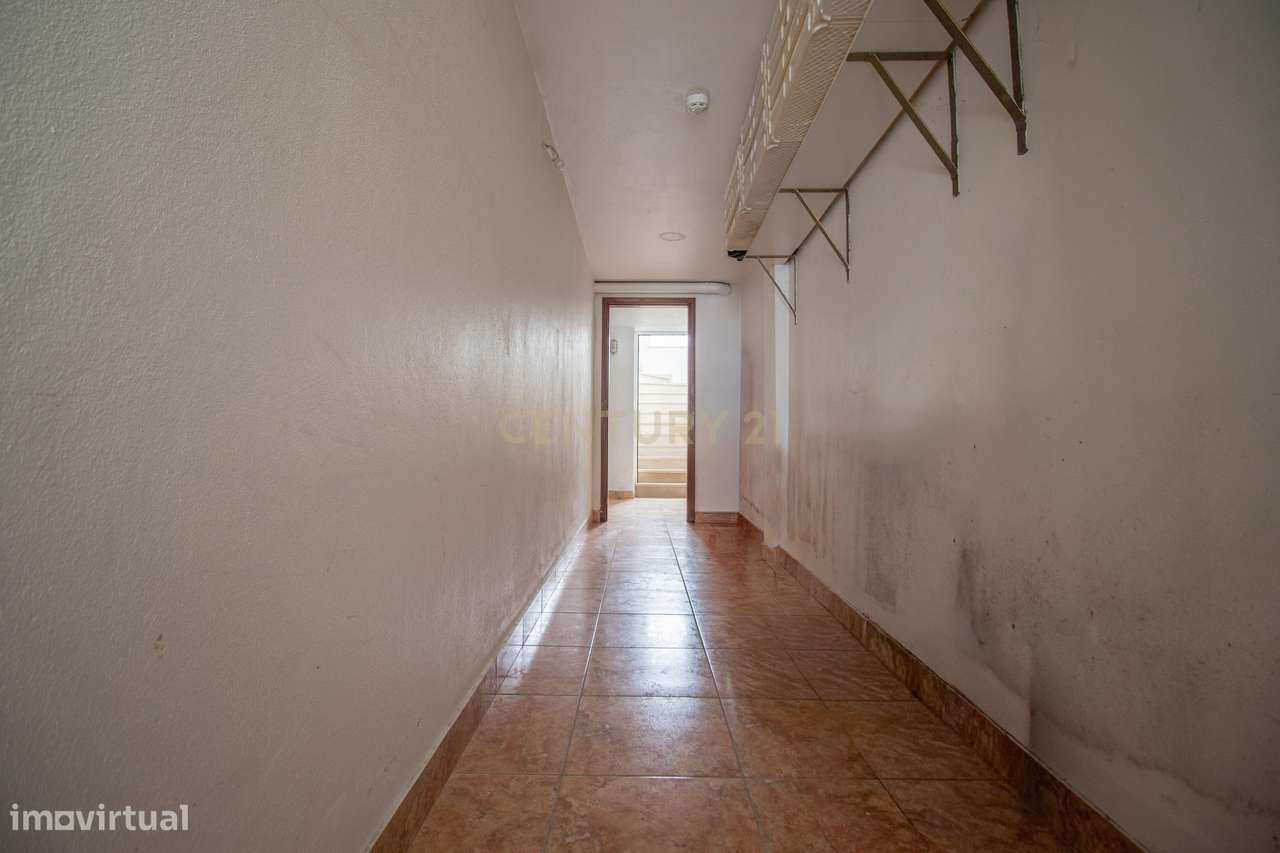 Pastelaria Totalmente Equipada para venda no Centro da Granja do Ulmei - Grande imagem: 5/23