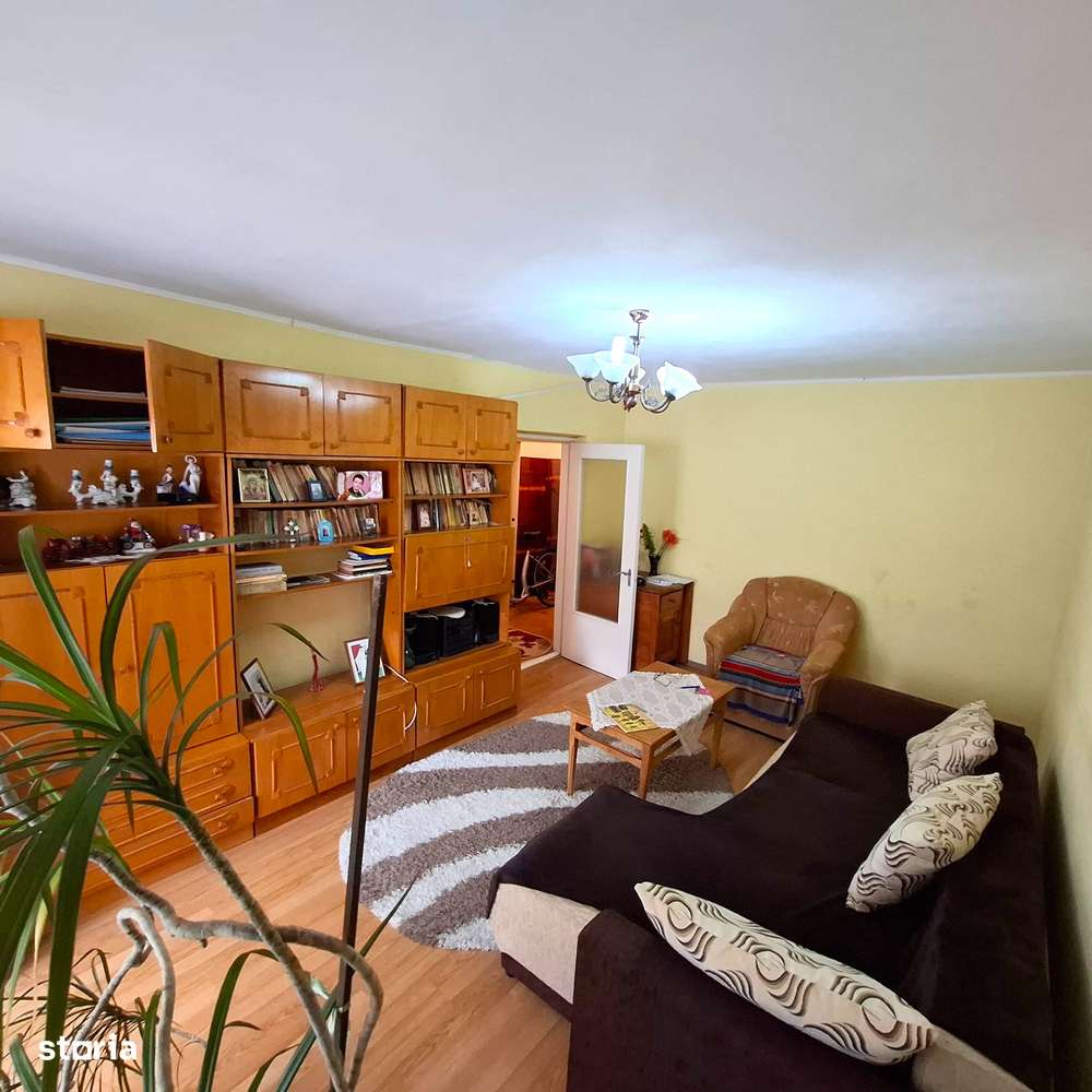 Apartament 3 camere, etaj1 (Politie) - Imagine principală: 2/10