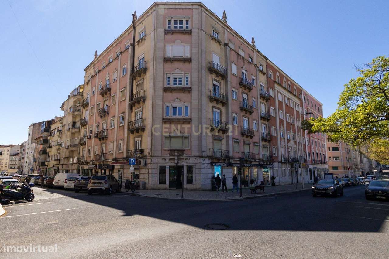 Fantástico Apartamento T4 na Alameda Dom Afonso Henriques – Localizaçã-47