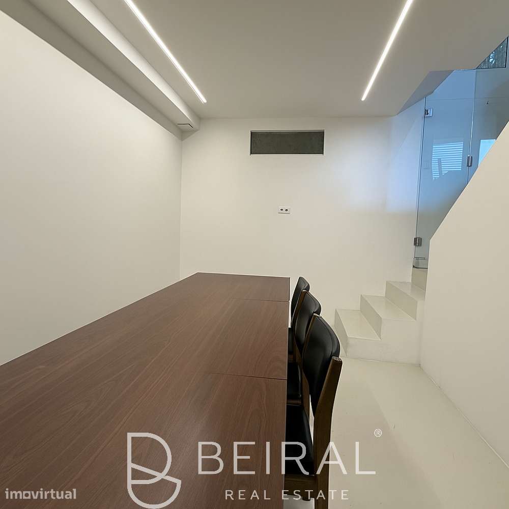 Espaço comercial espaçoso e luminoso no centro de Lisboa-15