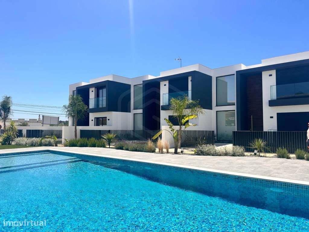 Moradias T4 em Banda em Zona Tranquila de Boliqueime, Algarve - Grande imagem: 1/11
