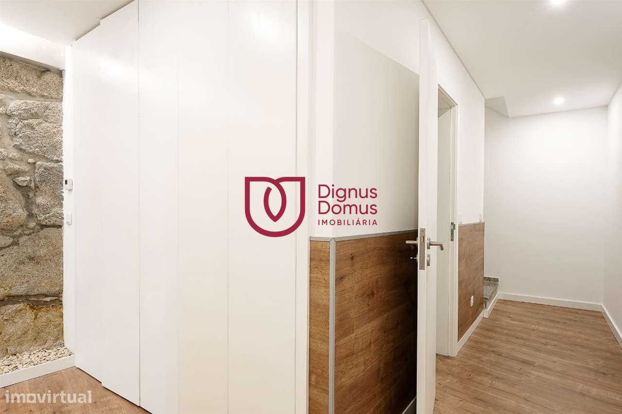 Duplex Renovado com Logradouro e Rendimento Garantido — Porto Centro-7