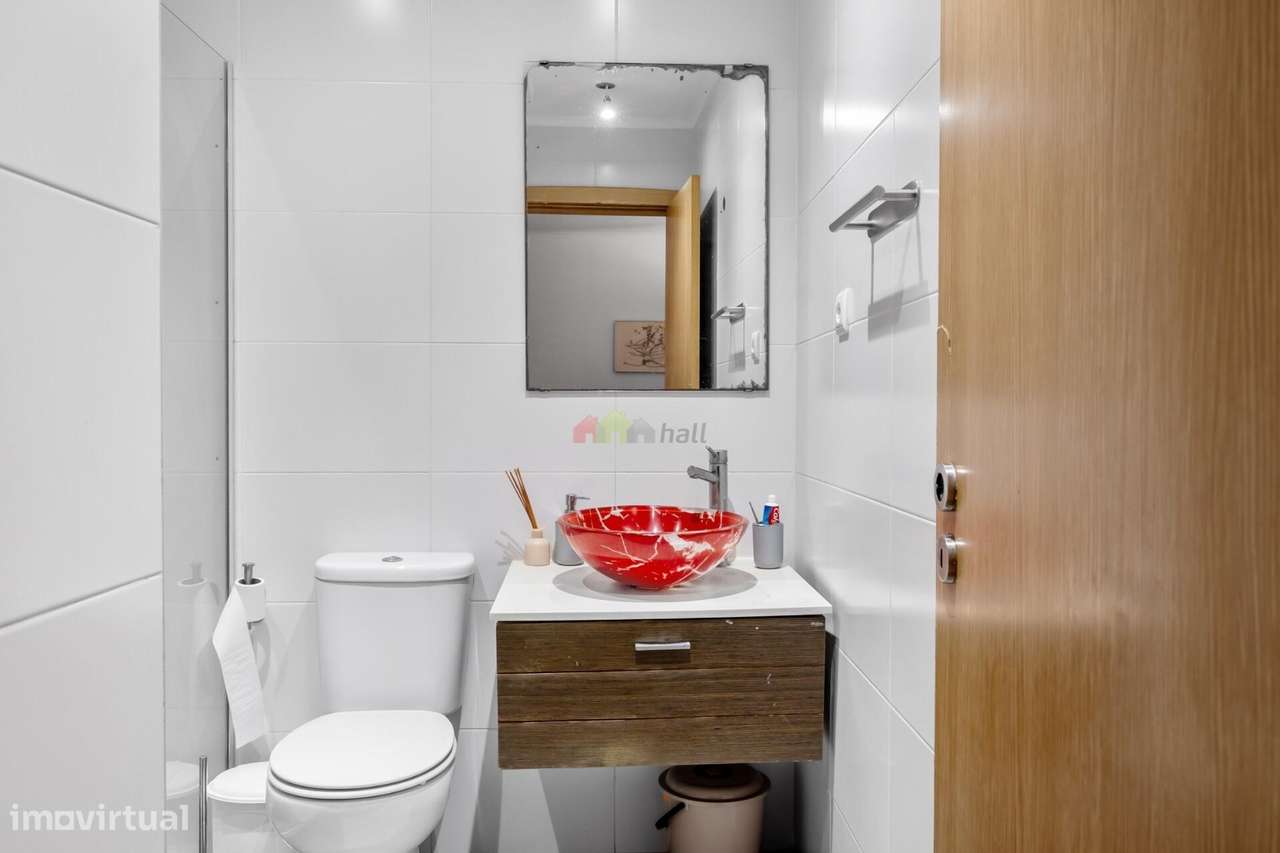 Apartamento T3 Renovado em Santo António da Charneca-20