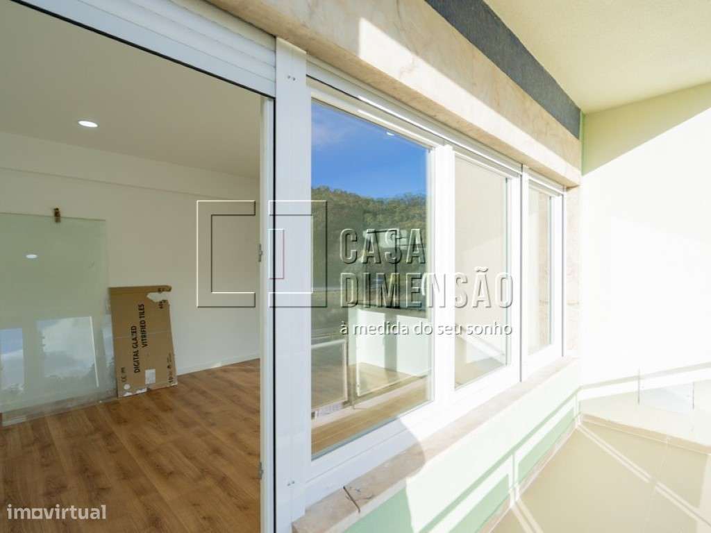 Apartamento de tipologia T3 com varanda, mobilado e equipado em Ben...-6