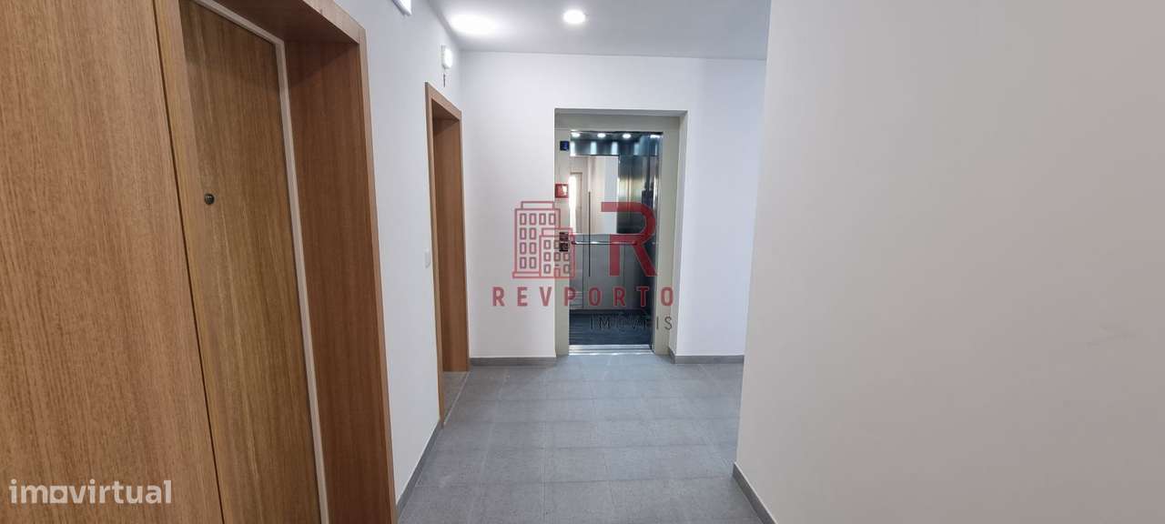 Apartamento T2, Novo, com suite e garagem dupla-23