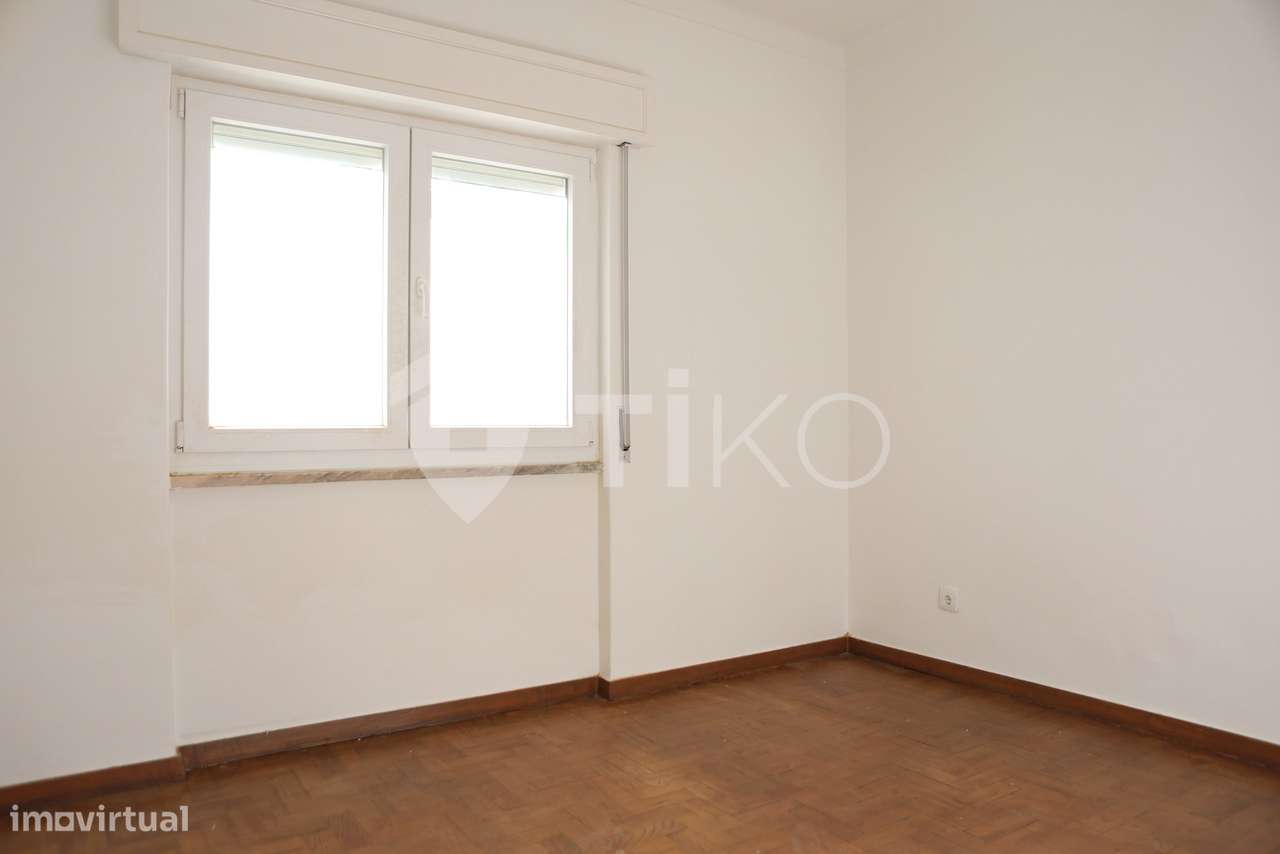 Apartamento T3 em Renovação com Excelentes Áreas em Setúbal-11