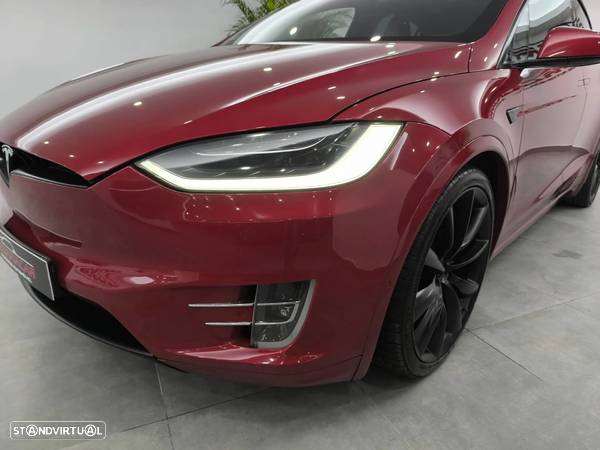 Tesla Model X 90D - 13