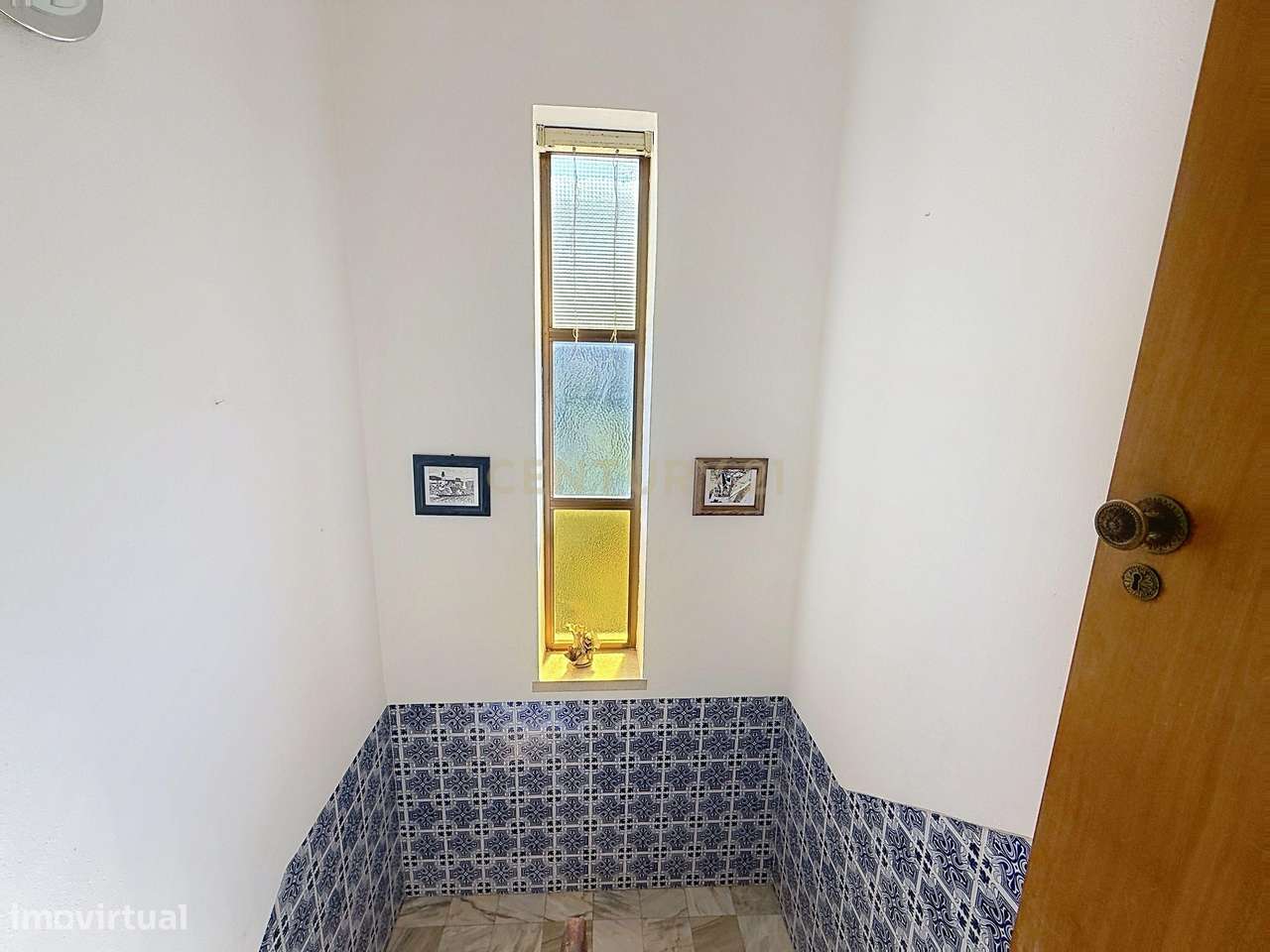 Moradia Espaçosa com 5 Quartos, Garagem Dupla e Vistas Deslumbrantes s-22