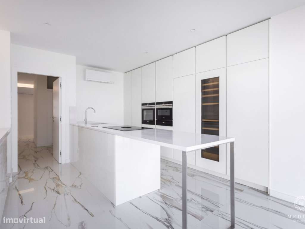 Moradia T3 | 4 Frentes | Zona Histórica de Leça da Palmeira - Grande imagem: 4/38