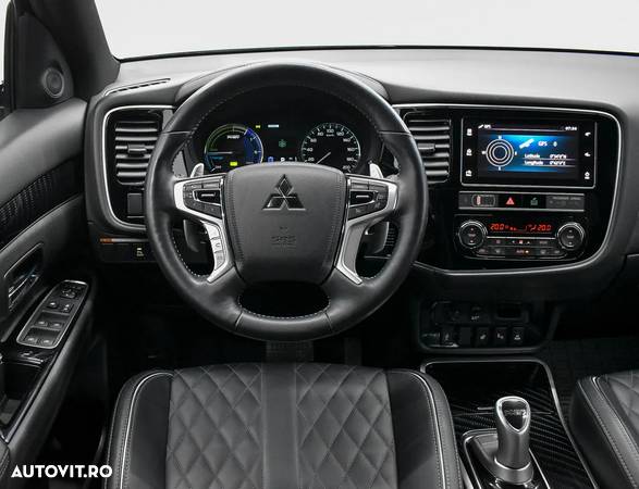 Mitsubishi Outlander - 14