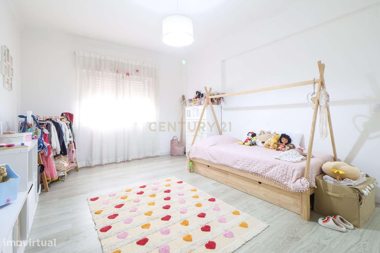 Apartamento T4, moderno e luminoso no Seixal-14