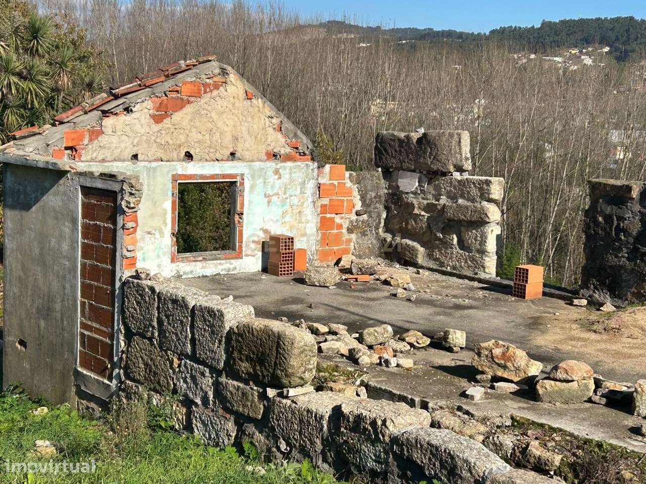 Moradia em Ruínas - Pinheiro, Penafiel - Grande imagem: 4/10