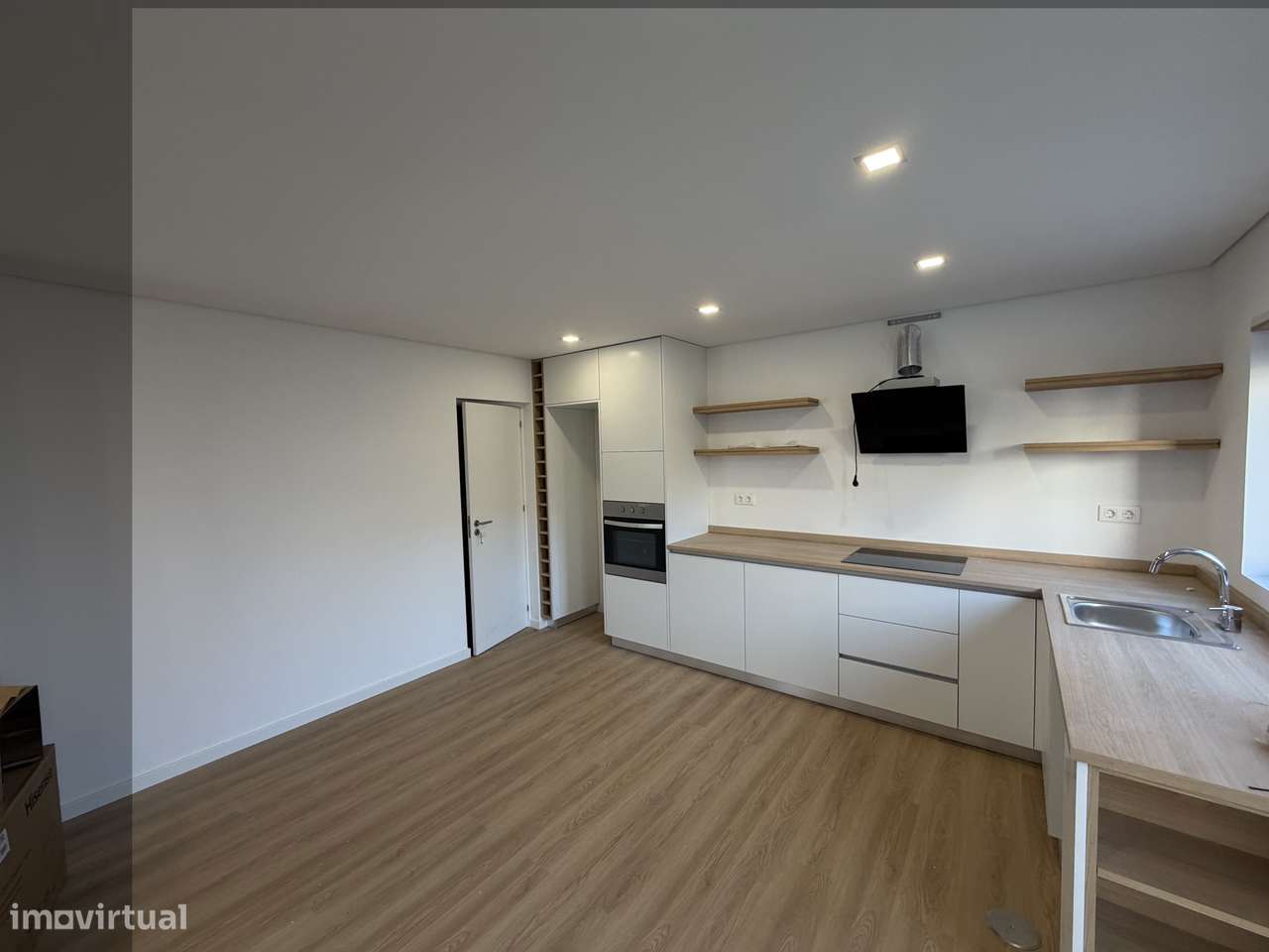 Arrenda-se T2 moderno de dois pisos - Grande imagem: 5/9